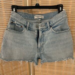 Abercrombie High Rise Curve Love Light Jean Short Size 2